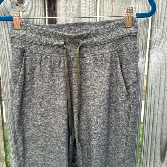 Lululemon Ready To Rulu Pant, size 4 - Picture 8 of 11